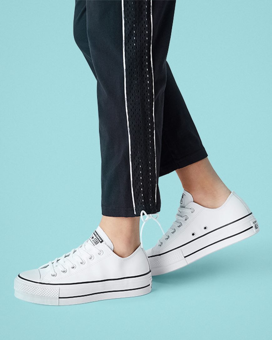 Dámské Boty Na Platformy Converse Chuck Taylor All Star Lift Læder Nízké Bílé Černé Bílé | CZ JHTM31